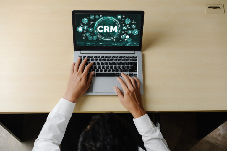 Un spécialiste de la relation client.